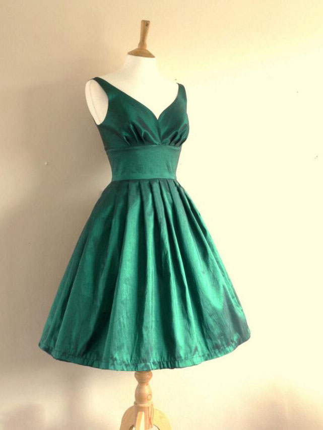 Simple A-Line V-neck Sleeveless Green Short Homecoming Dress With ...
